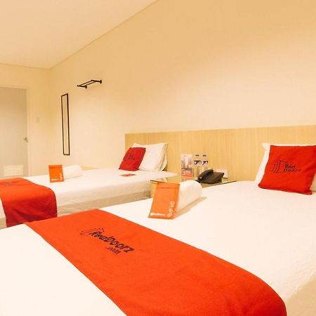 Reddoorz Plus @ Kaizen Suites Taft Avenue Манила Экстерьер фото