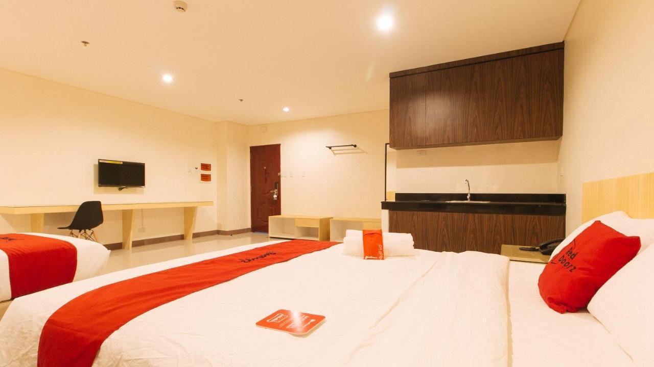 Reddoorz Plus @ Kaizen Suites Taft Avenue Манила Экстерьер фото