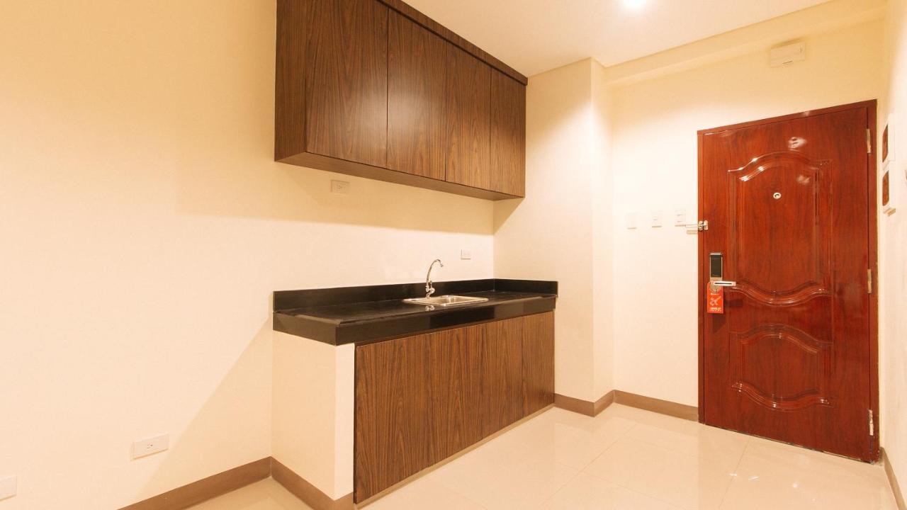 Reddoorz Plus @ Kaizen Suites Taft Avenue Манила Экстерьер фото