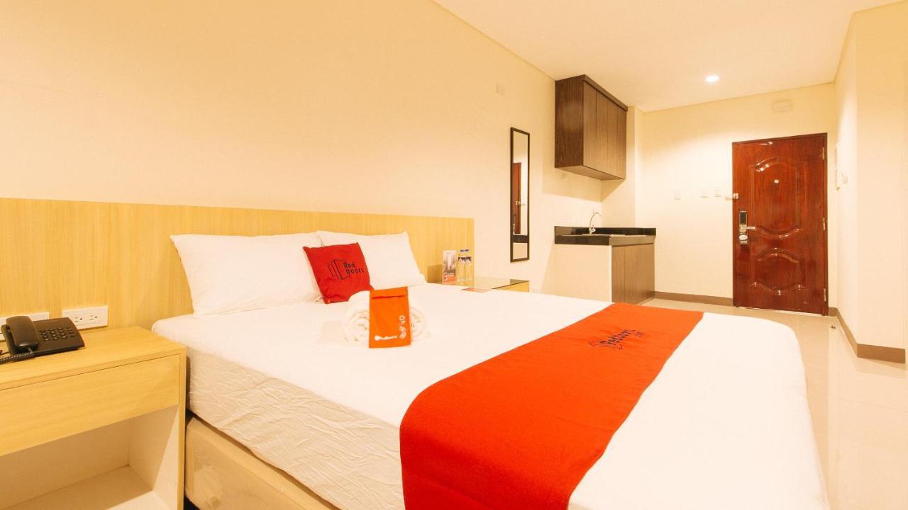 Reddoorz Plus @ Kaizen Suites Taft Avenue Манила Экстерьер фото