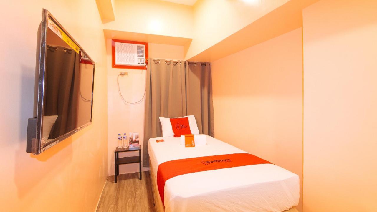 Reddoorz Plus @ Kaizen Suites Taft Avenue Манила Экстерьер фото