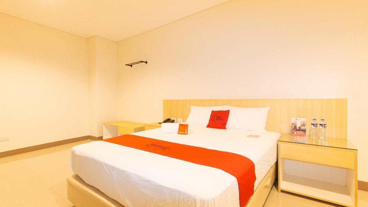 Reddoorz Plus @ Kaizen Suites Taft Avenue Манила Экстерьер фото
