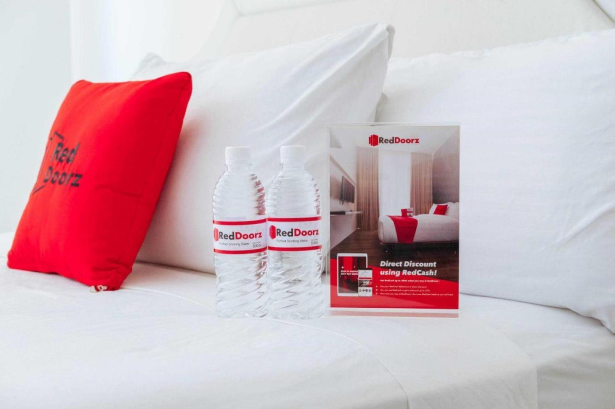 Reddoorz Plus @ Kaizen Suites Taft Avenue Манила Экстерьер фото