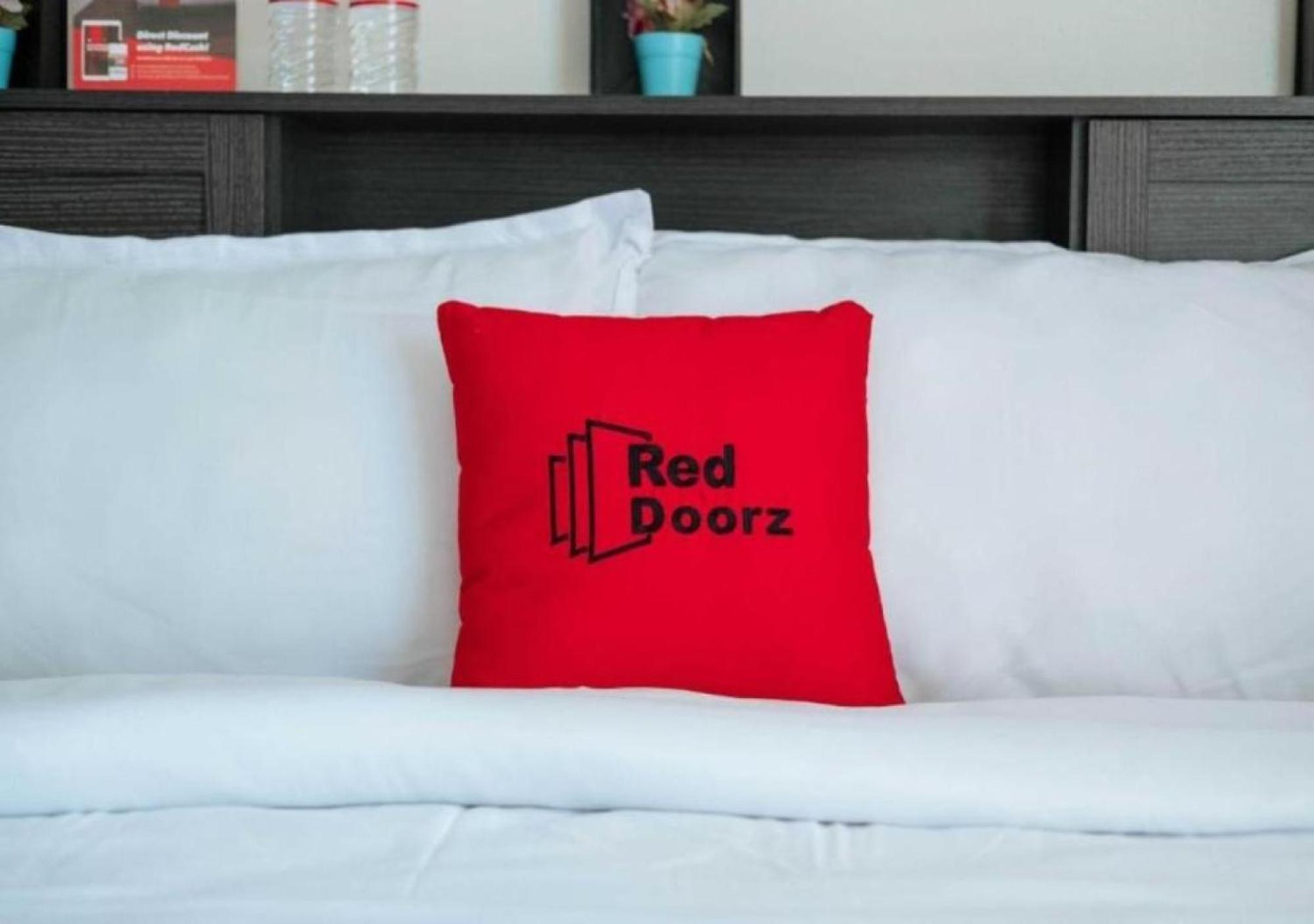 Reddoorz Plus @ Kaizen Suites Taft Avenue Манила Экстерьер фото